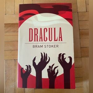 Dracula by Bram Stoker - Red & Cream Cover